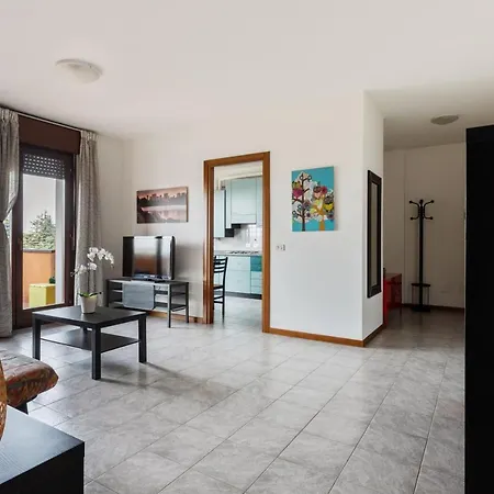 Borgo Roma With Parking - Pet Friendly Апартаменты
